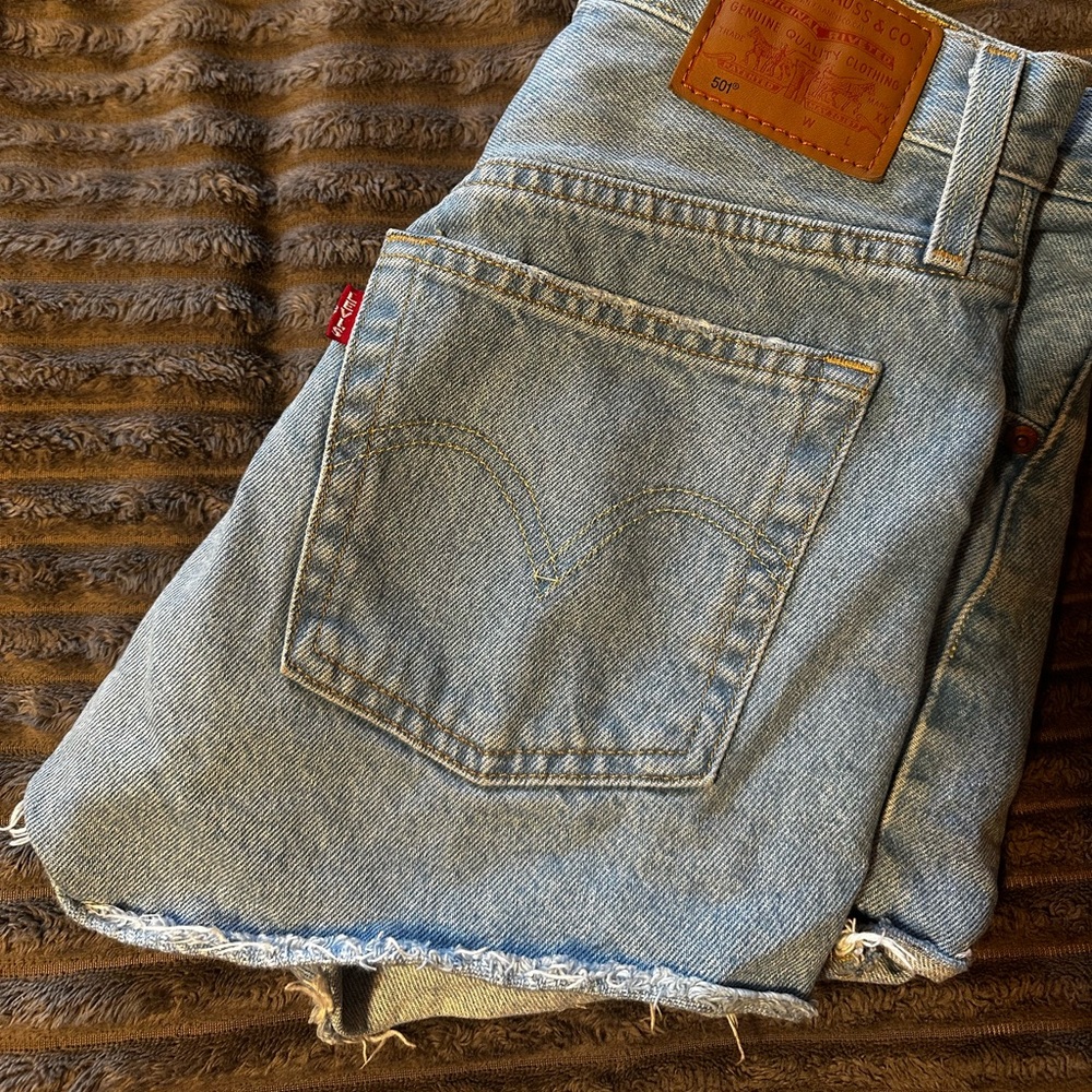 Vintage Levi’s size 26. Too big on me and never worn them